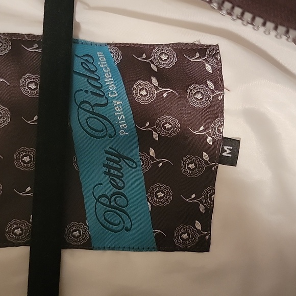 Betty Rides Sample Snowboarding Jacket - Picture 4 of 12